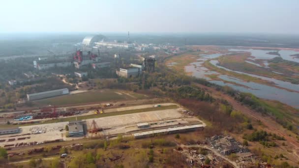 Kärnkraftverket i Tjernobyl, Ukrine. Utsikt från luften — Stockvideo