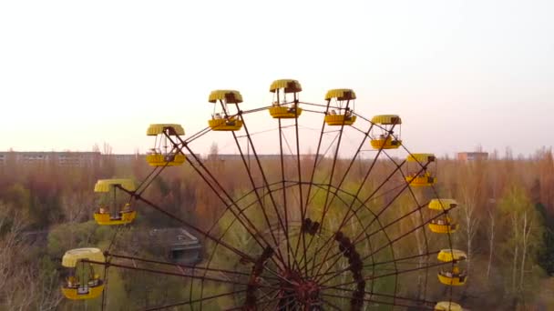 Deserted amusement park in city Pripyat. — Stock Video