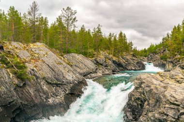 dağ Nehri Vadisi manzara