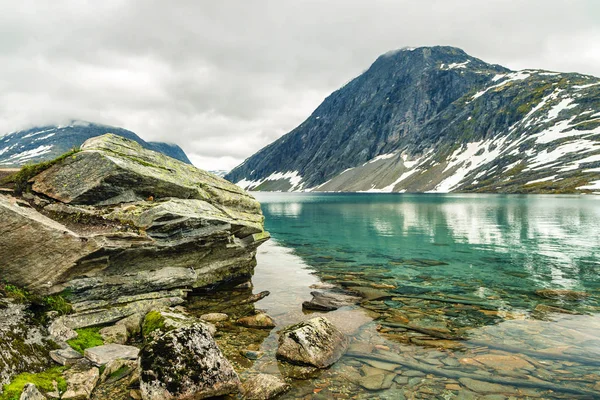 Dalsnibba Dağı yakınlarındaki Djupvatnet Gölü, Norveç — Stok fotoğraf