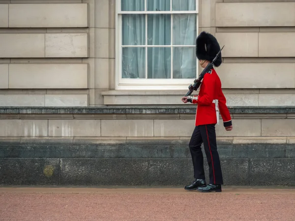 Soldato di Buckingham Palace, Londra Inghilterra — Foto Stock