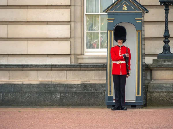 Buckingham Sarayından solider, Londra Ingiltere
