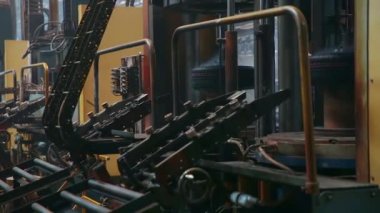 Otomobil lastikleri üretimi için kalıplama presi