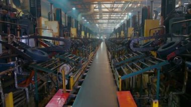 Lastik üretim makinesi konveyörü.