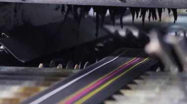 Geri dönüştürülmüş kauçuktan lastik üreten makine.