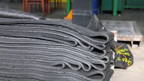 Machine voor het verwerken van rubber compound — Stockvideo