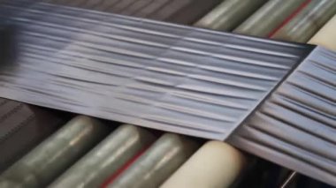 Büyük bir lastik fabrikası yakın çekim üzerinde kauçuk bant.