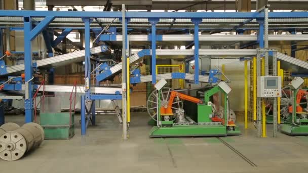 Voorbereiding van rubber tape voor banden productie. — Stockvideo