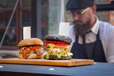 tatlı taze sebze ile ev yapımı hamburger