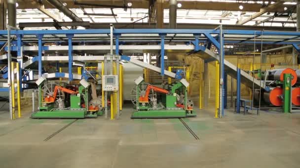 Processo continuo di produzione di pneumatici . — Video Stock