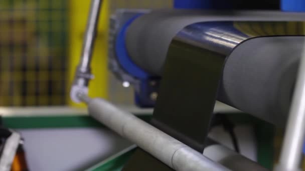 Обработка резины на промышленном предприятии . — стоковое видео