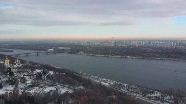 Kiev - Ukrayna 'nın kışın başkenti. Dnepr Nehri.