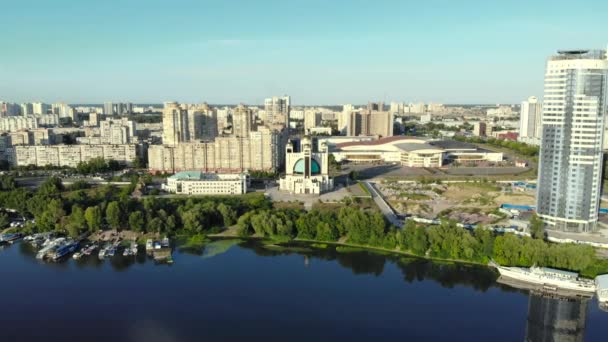 Hohe Häuser in der Kiewer Stadt, Luftaufnahme — Stockvideo