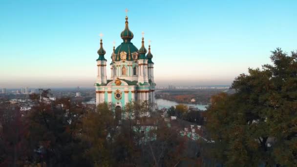 Aerial view of St. Andrews Church in Kiev. — Stock Video