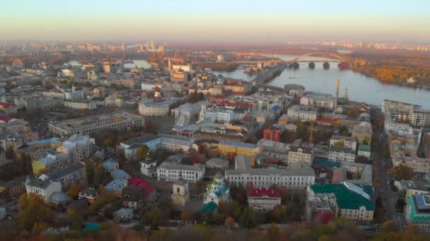 Luchtfoto van St. Andrews kerk in Kiev. — Stockvideo