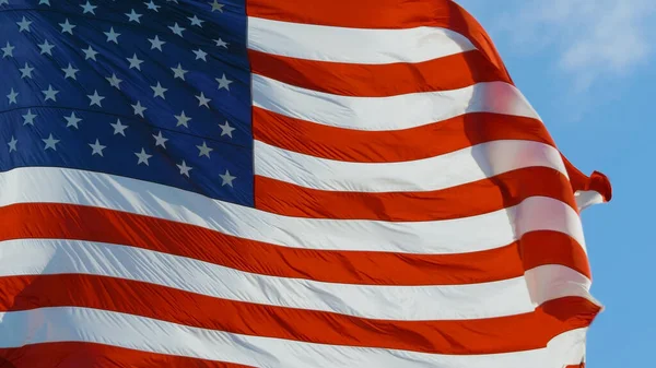 Amerika Birleşik Devletleri 'nde Amerikan Bayrağı Dalgalanması