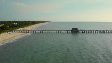 Napoli Sahili ve Florida 'daki Balıkçı İskelesi.