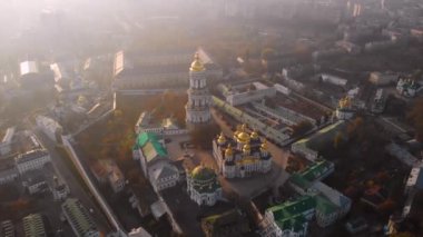 Kiev-Pechersk Lavra 'nın günbatımında hava manzarası