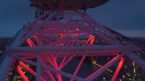El punto más alto de la rueda de London Eye Ferris — Vídeo de stock