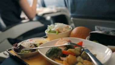 Birinci sınıf havayolu yemeği.