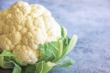 Karnabahar closeup taş zemin üzerine