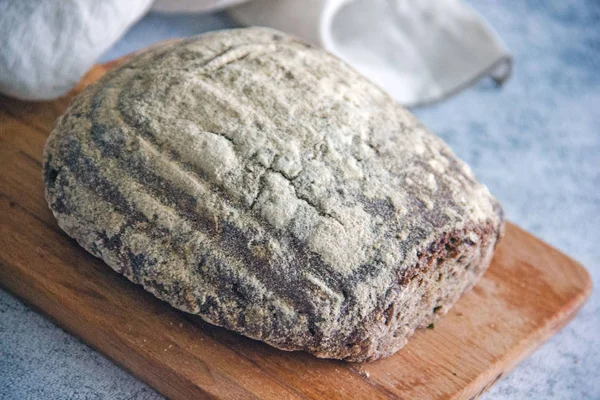 Loaf Fresh Bread Sprinkled Flour — Stock Photo, Image