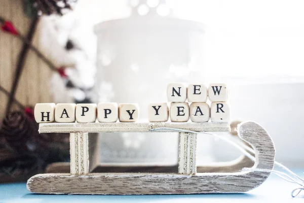 Fondo Navidad Trineo Madera Árbol Conos Juguetes Inscripción Cubos Blancos — Foto de Stock