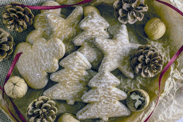 Noel kurabiye kurabiyeleri Noel ağaçları, yıldız, kardan adam - Noel arka plan şeklinde