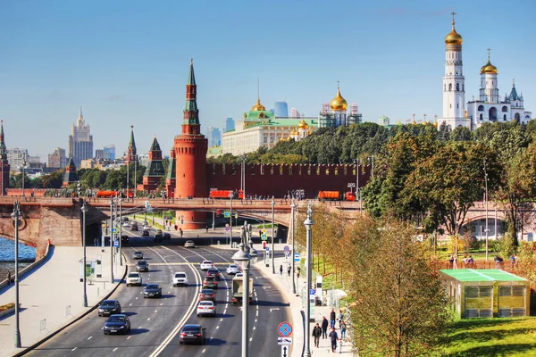 Moskova, Kremlin manzaralı toprak seti 09 / 23 / 17