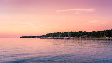 Güzel yarımada deniz manzarası günbatımı kartal Harbor yakınındaki Ephraim kapı County, Wisconsin