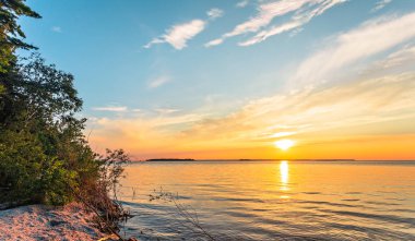Peninsula State Park 'ta Michigan Gölü 'nde günbatımı