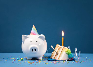 Piggy Bank ile Doğum Günü Pastası Dilim