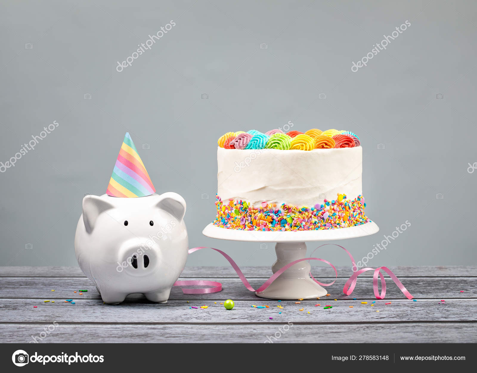 Concept D Argent Anniversaire Avec Gateau Glace Arc En Ciel Image Libre De Droit Par Juliannafunk C