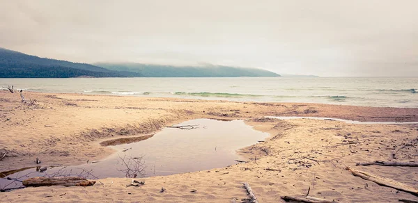 Stormy Day on the Beach at Neys Provincial Park, Ontário, Canadá — Fotografia de Stock