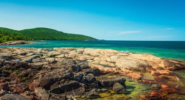 Superior Gölü'nün güzel Rocky Sahili