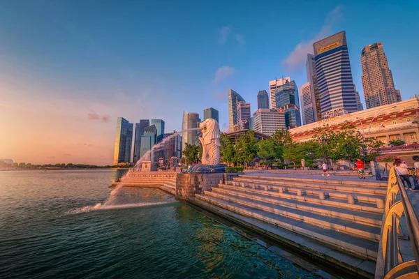 Singapore Apr 2018 Merlion Standbeeld Fontein Merlion Park Singapore Skyline — Stockfoto