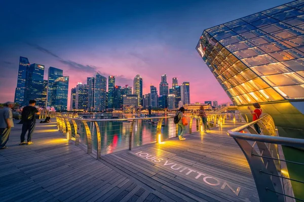 Cingapura Abril 2018 Edifício Futurista Louis Vuitton Estende Até Marina — Fotografia de Stock