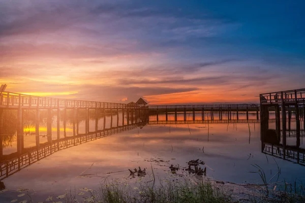 Puente Madera Atardecer Parque Nacional Khao Sam Roi Yod Provincia — Foto de Stock