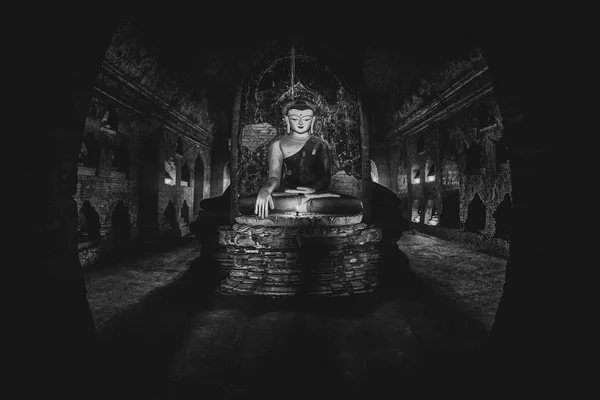 Estatua Buda Dentro Vieja Pagoda Bagan Myanmar —  Fotos de Stock