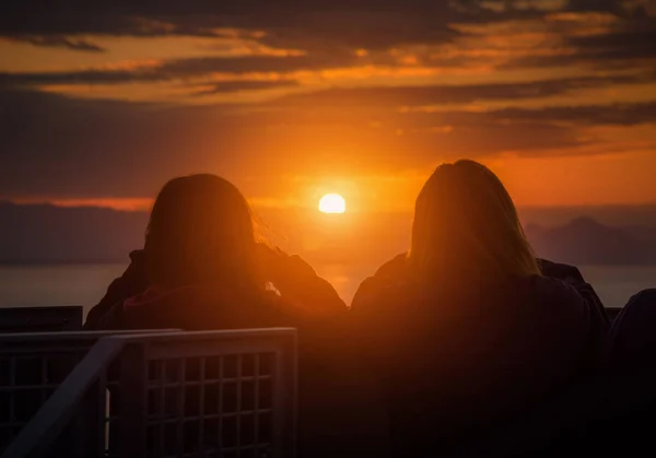 Rear View Traveler Couple Woman Looking Sea Sunset Shizuoka Japan — Stock Photo, Image