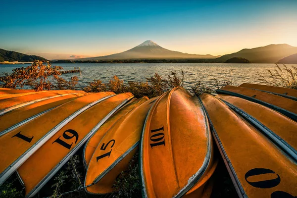 Fuji Kawaguchiko Partjától Csónakokkal Napnyugtakor Fujikawaguchiko Japán — Stock Fotó