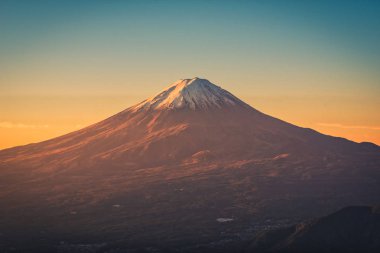 Gündoğumu Fujikawaguchiko, Japonya'da, tepe Mt. Fuji.