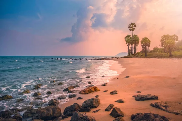 Hermosa Playa Tropical Con Palmera Azúcar Atardecer Tailandia Tono Vintage — Foto de Stock