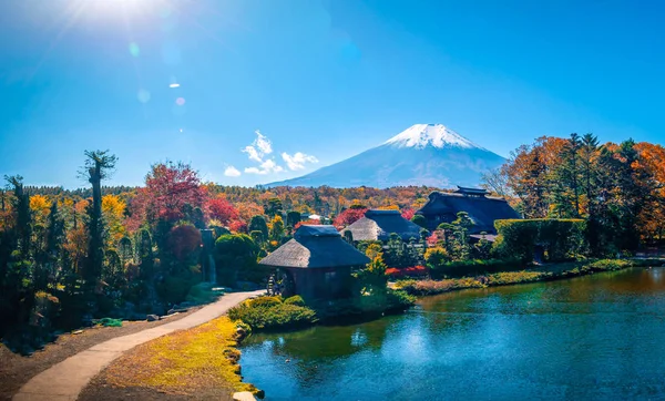 Antik Oshino Hakkai köyü. Fuji, Minamitsuru Bölgesinde Sonbahar sezonunda, Yamanashi Bölgesi, Japonya. 