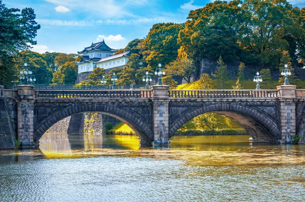 Imperial Palace och Nijubashi Bridge på dagtid i Tokyo, Japan. — Stockfoto