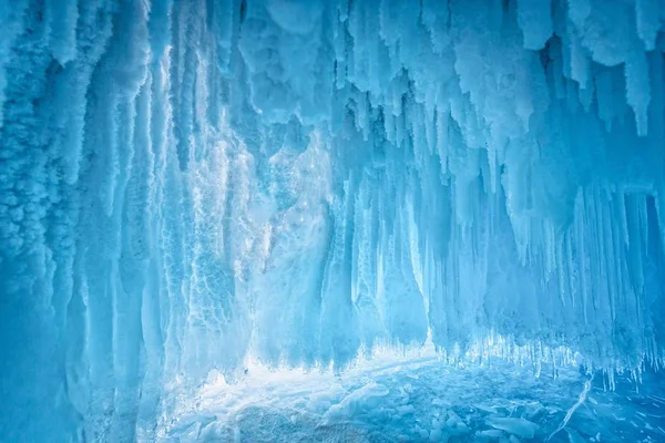Deniz Baykal, Sibirya, Doğu Rusya, blue Ice mağarada
