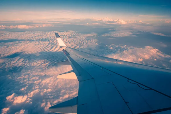 Ala Silueta Avión Amanecer Vista Través Ventana —  Fotos de Stock