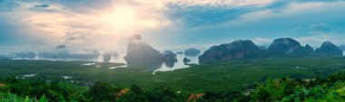 Samed Nang Chee 'deki Phang Nga Körfezi' nin gündoğumundaki görüntüsü, Phang Nga, Tayland
