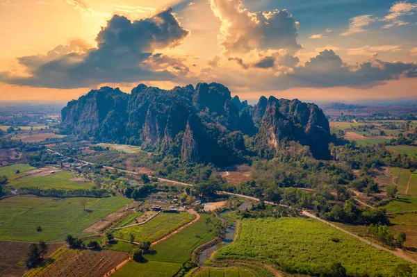 Vista Aérea Montaña Piedra Caliza Campo Arroz Atardecer Distrito Noen — Foto de Stock