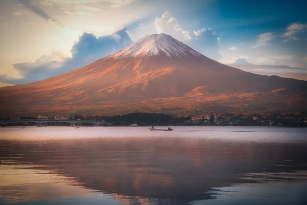 Fuji Japonya Nın Fujikawaguchiko Şehrinde Gün Batımında Kawaguchiko Gölü Üzerinde — Stok fotoğraf